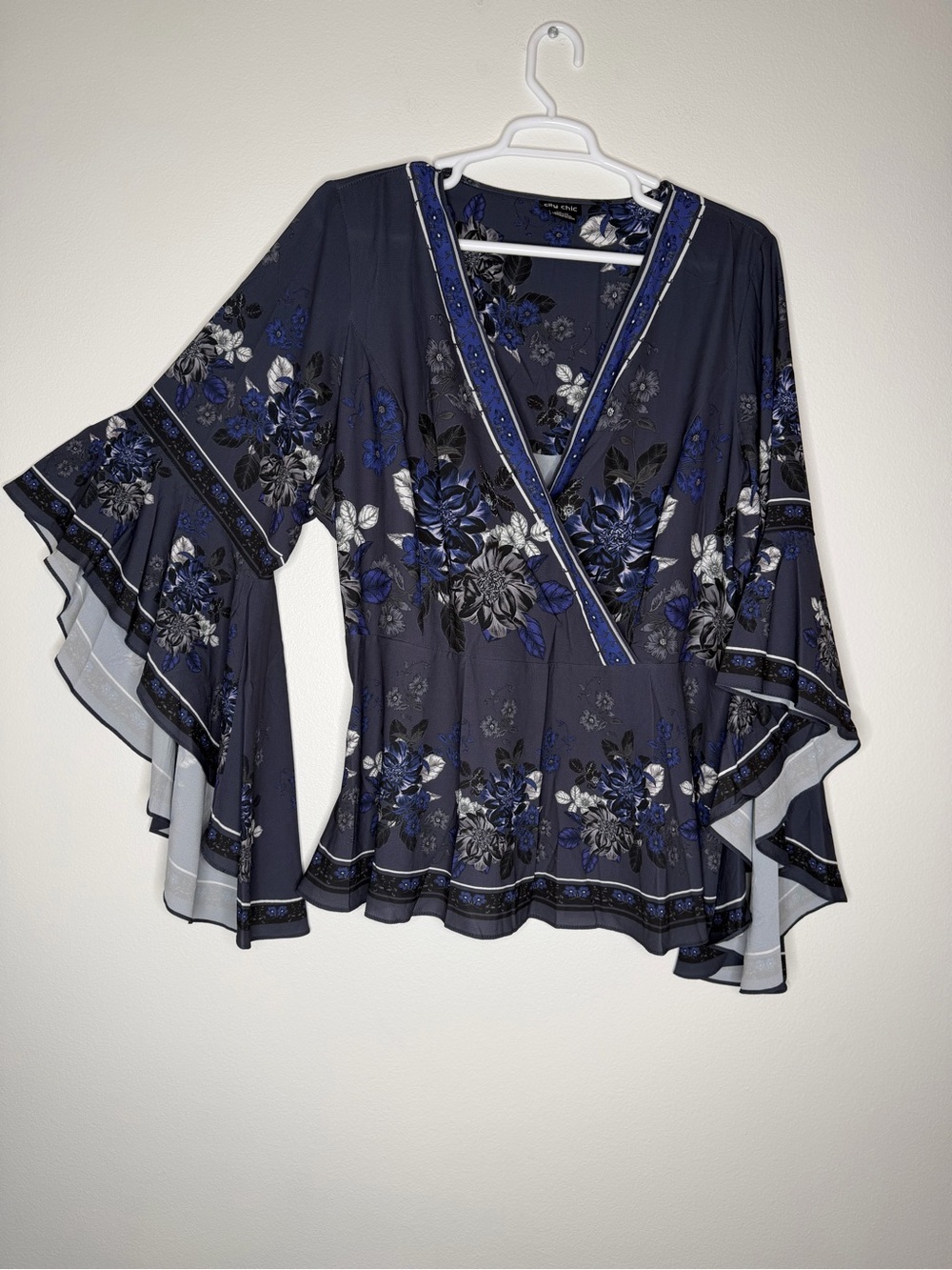 City Chic Floral‎ Blouse XXL Blue Gray Boho Whimsigoth Flowy Bell Sleeve Top - Picture 3 of 12